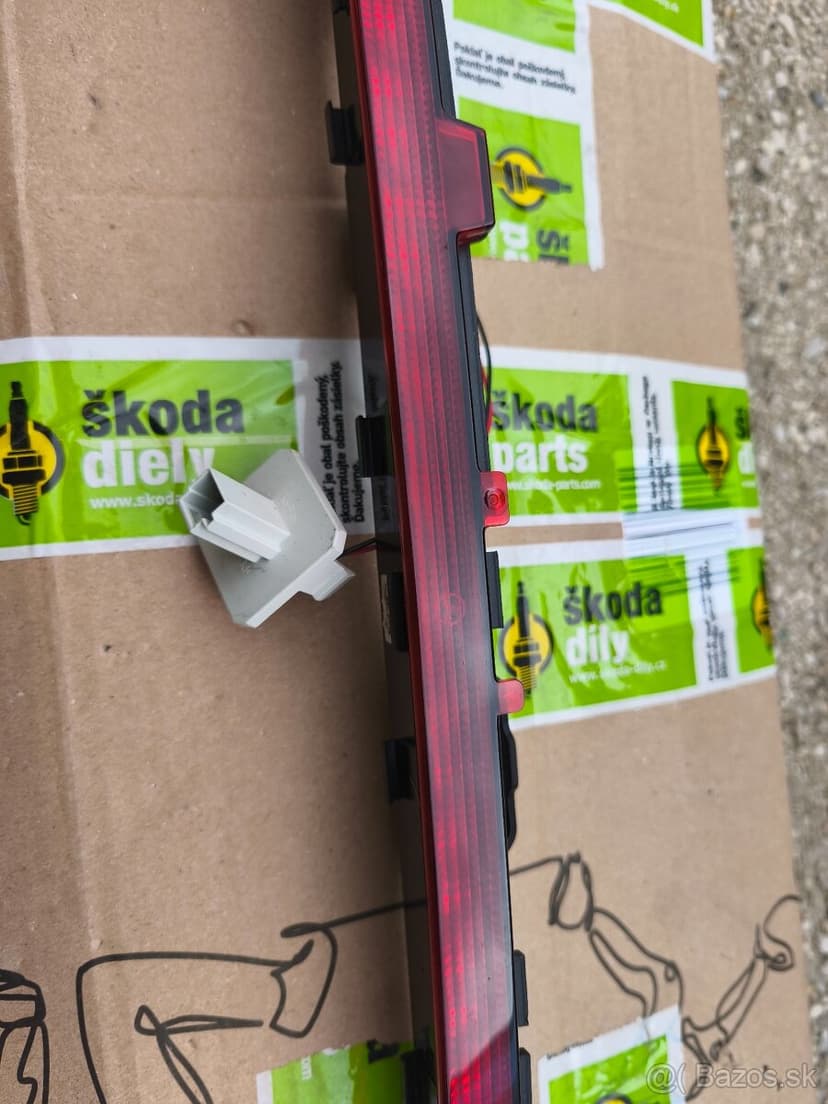 Tretie brzdové svetlo Mercedes GLC , E class , GLA ,Vito