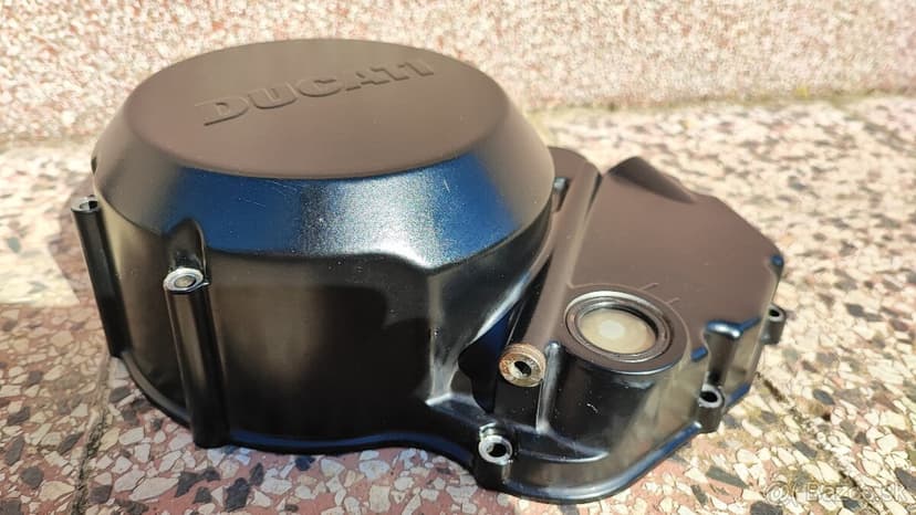 Kryt spojky na Ducati Monster 695