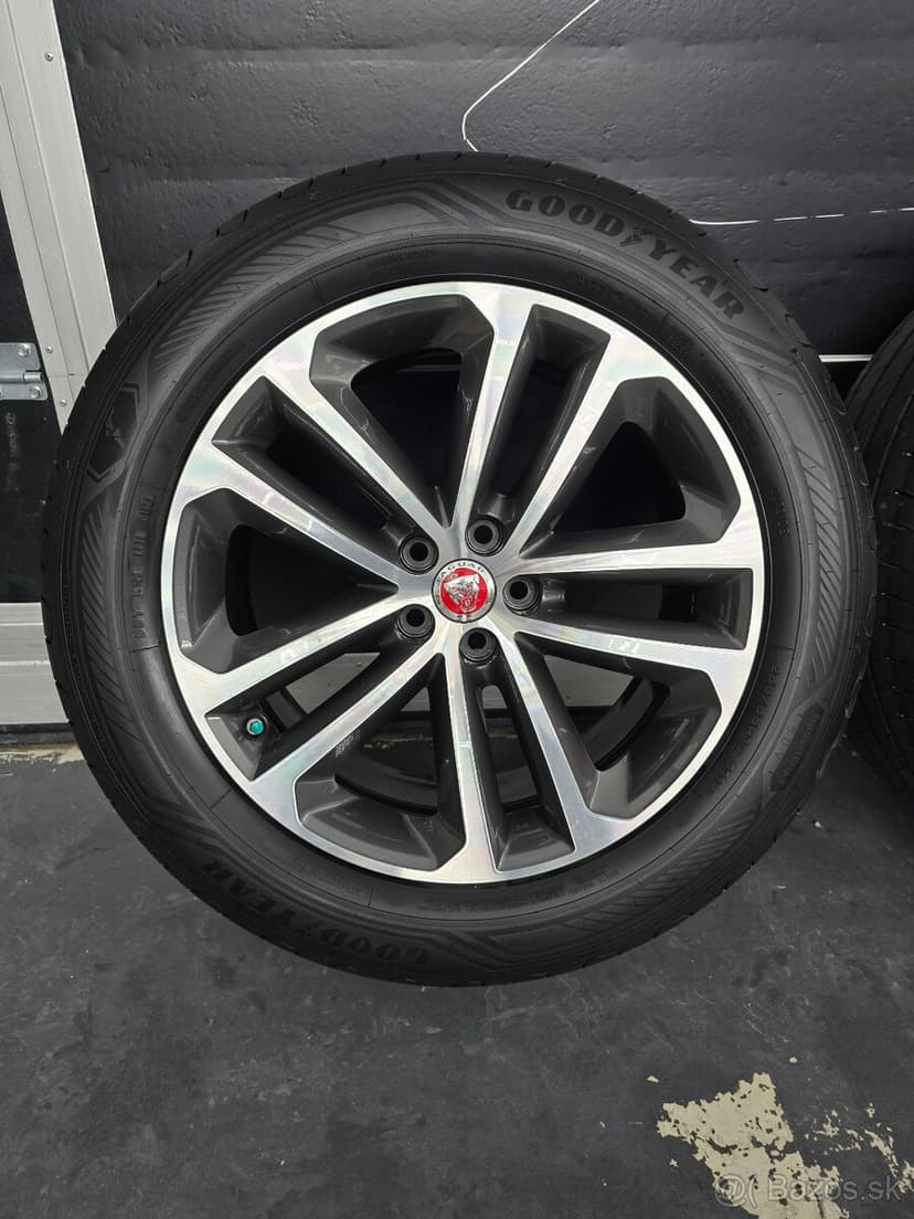 Letná sada Jaguar F-Pace 255/55 R19 Goodyear DOT1124 8mm
