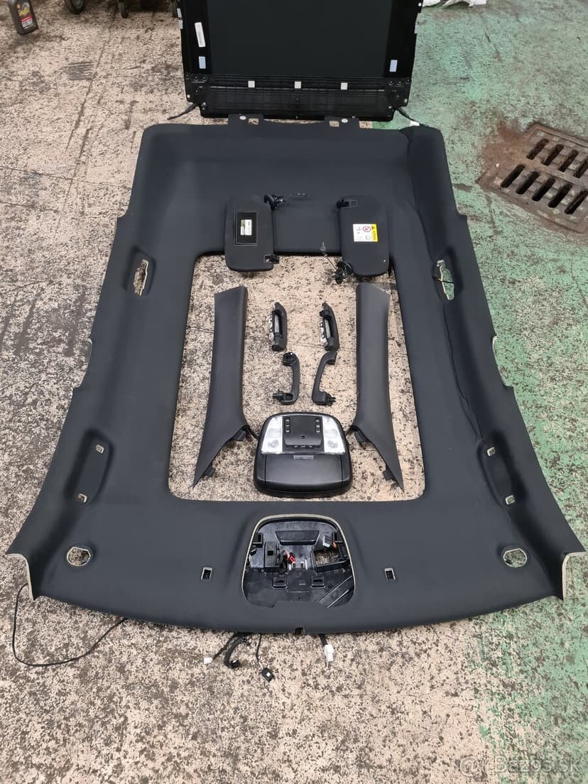 Čierny strop + strešné okno Jeep Grand Cherokee WK2