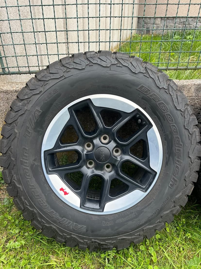 Jeep Wrangler 255/75 r17 BF Goodrich All Terrain AT