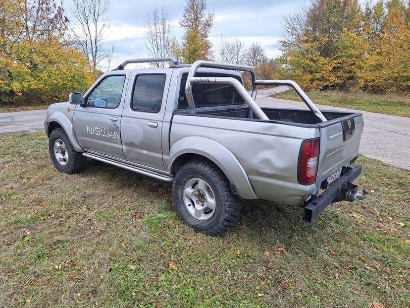 Navara D 22