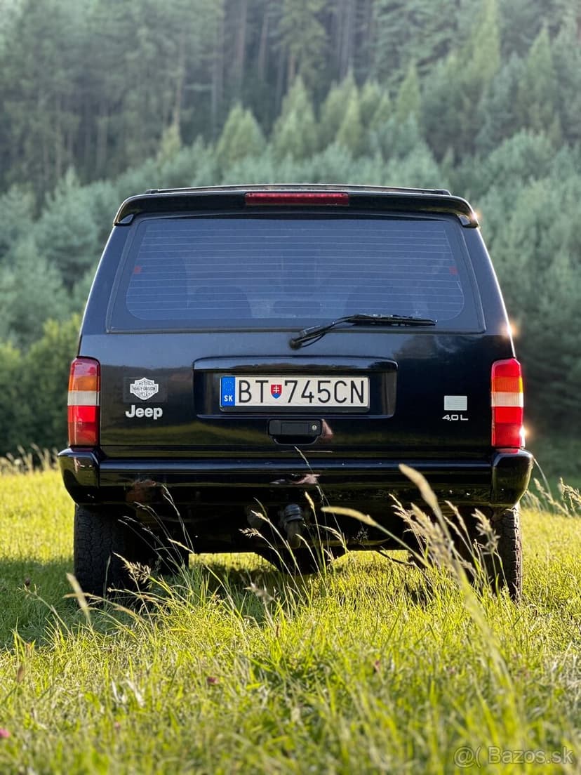 Predám Jeep Cherokee XJ LIMITED 4.0l benzín