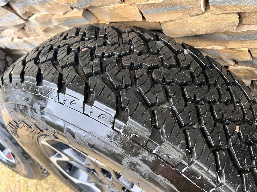 Disky + pneu na Jeep Wrangler / Gladiator