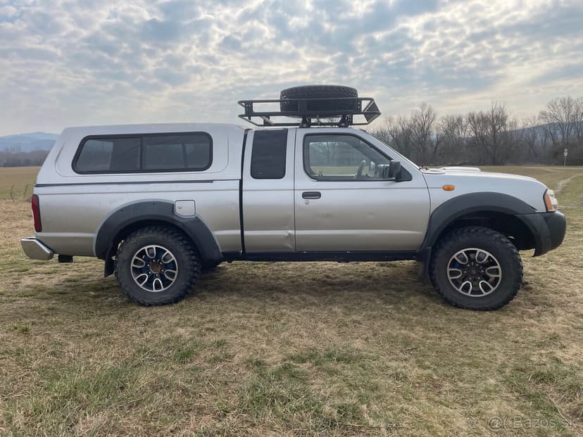 Predám Nissan Navara D22 2.5 98kw rv 2004