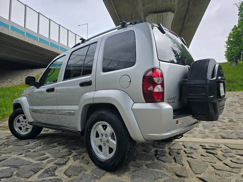 Jeep Cherokee 2,8CRD /120kw A/T facelift //BEZ KOROZIE //
