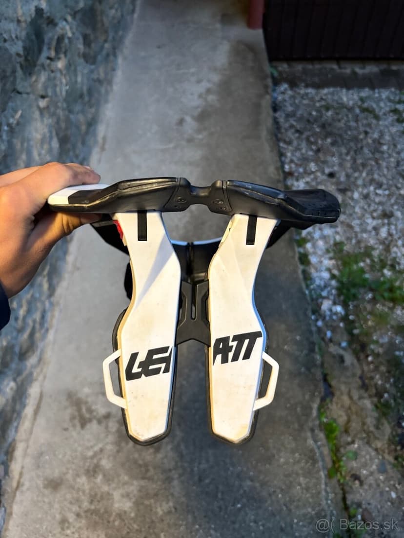 Chránič krku Leatt