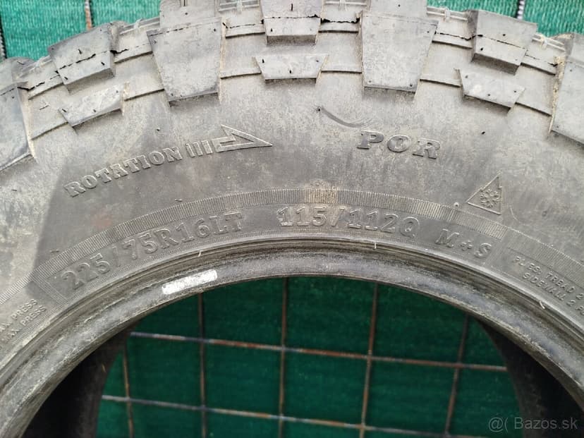 Pneu 225/75 R16
