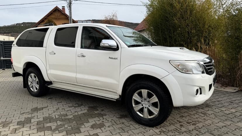 TOYOTA HILUX NA PREDAJ / AJ NA SPLATKY