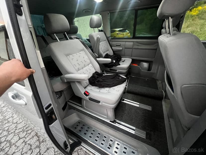 Predam volkswagen Multivan T5 tdi