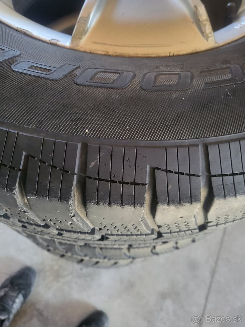 Predám 16"elektróny na wv amarok sedačky pneu 265 70 r16