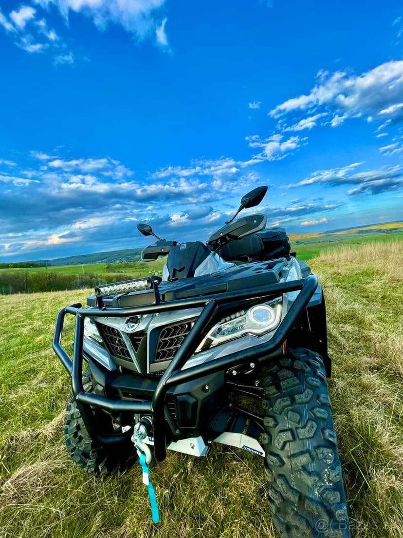 CF Moto Cforce 1000 X Gladiator 4x4.