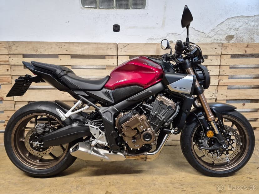 Prodám HONDA CB 650R E-Clutch, r. v. 2024, ABS, ČR,4572km