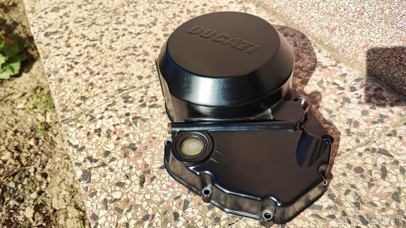 Kryt spojky na Ducati Monster 695