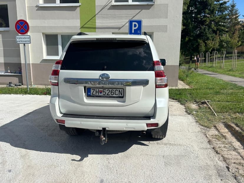 TOYOTA LAND CRUISER PRADO