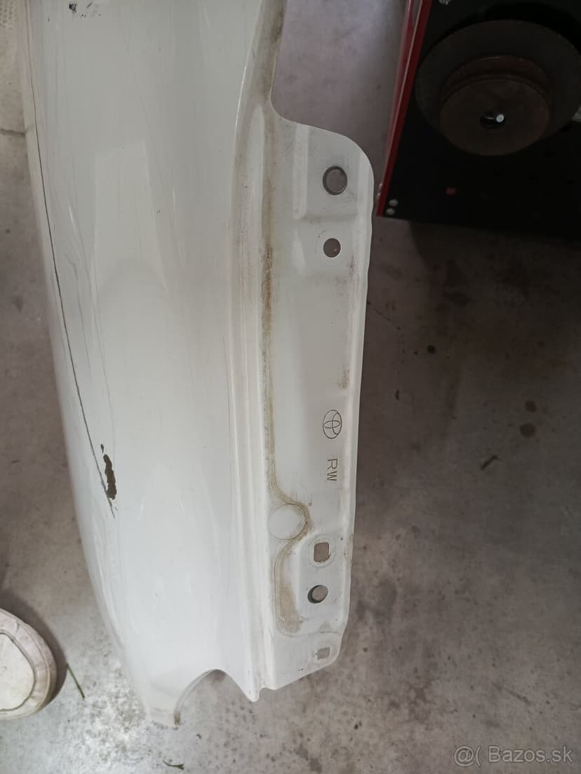 Pravý predný blatník Toyota Hilux