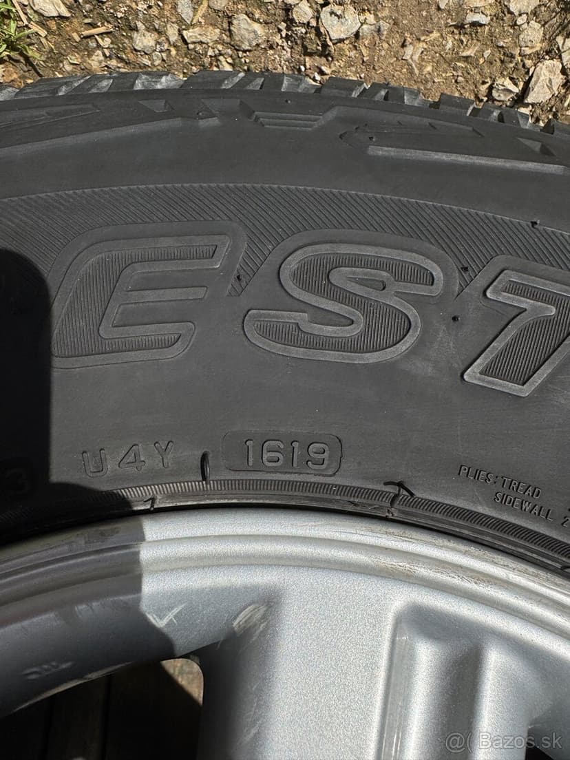 Toyota 6x139,7 R15 s pneu 255/70 BRIDGESTONE DUELER winter