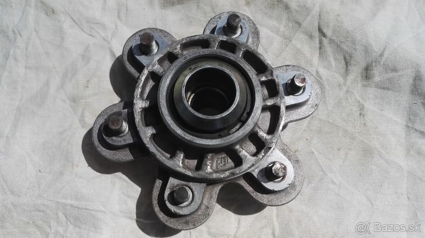 Unašeč rozety,unašeč zadnej brzdy a osa Ducati Monster 695