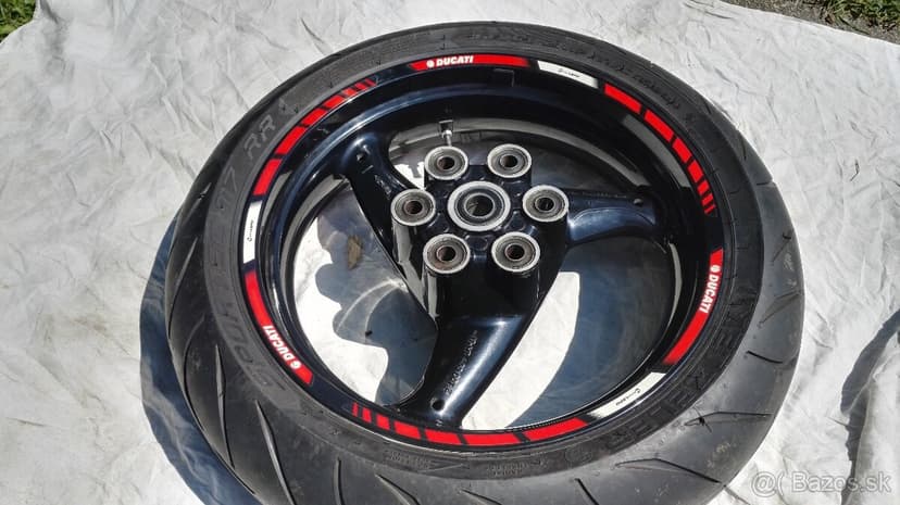 Kolesa (rafky) na Ducati Monster 695
