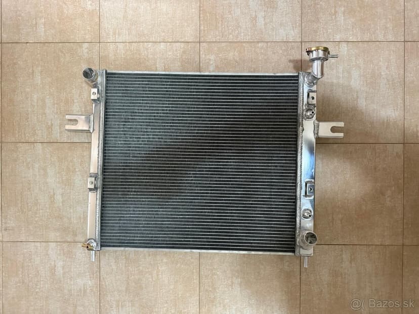 Celohliníkovy sportovní chladič Jeep Grand Cherokee WJ 4.7