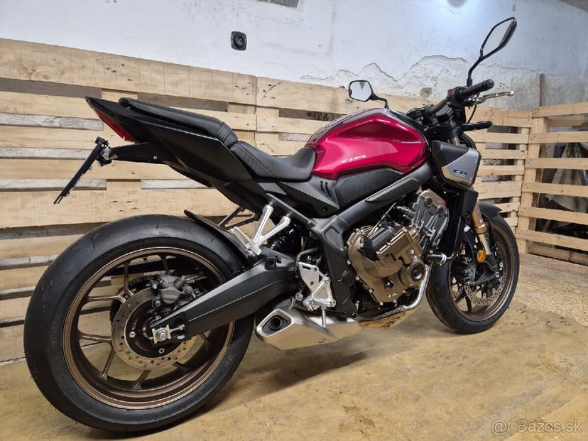 Prodám HONDA CB 650R E-Clutch, r. v. 2024, ABS, ČR,4572km