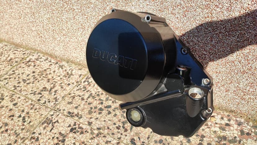 Kryt spojky na Ducati Monster 695