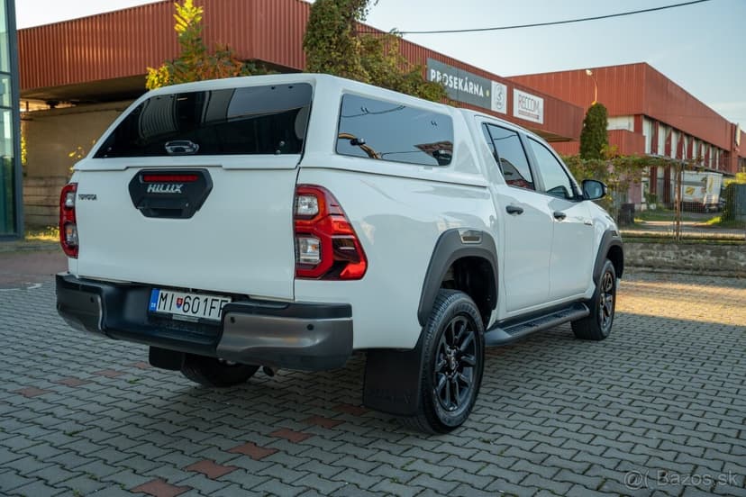 Toyota Hilux DC 2.8 I D-4D Invincible 4x4 A/T
