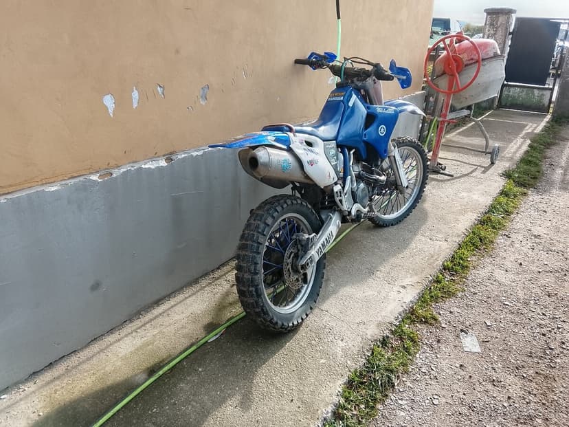 Predám Yamaha Wr 400 Rv2001
