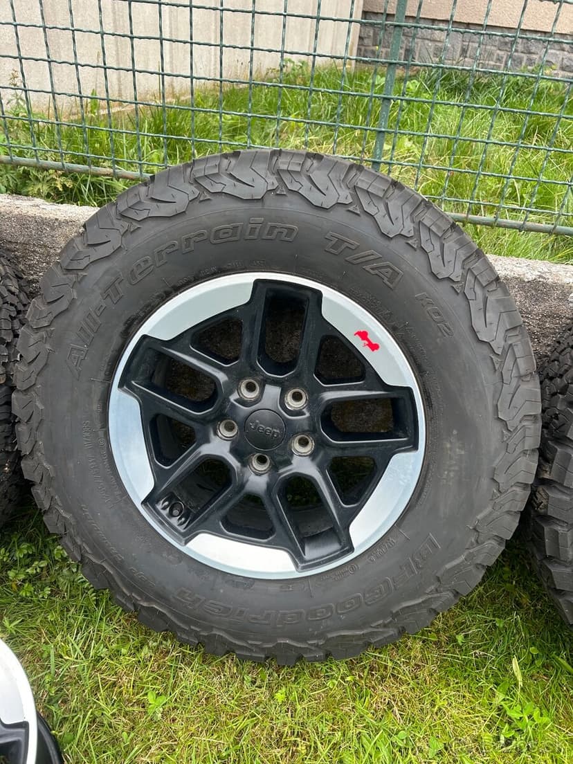 Jeep Wrangler 255/75 r17 BF Goodrich All Terrain AT