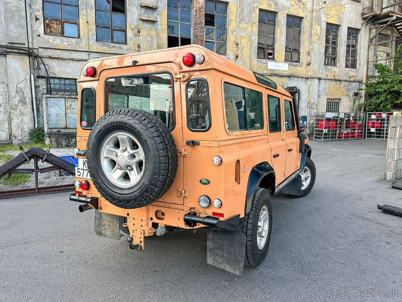 Land Rover Defender 110 2.4 SW SE