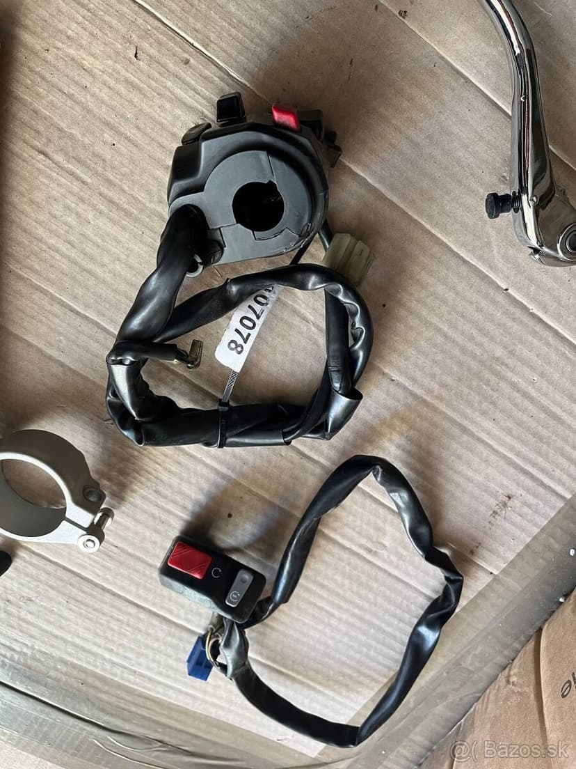 Yamaha R1 2004–2006 – nepoužité aj poškodené diely