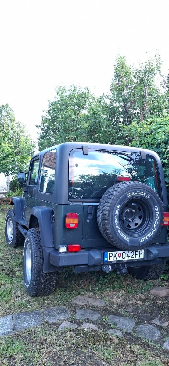 Predám Jeep Wrangler 4L automat.