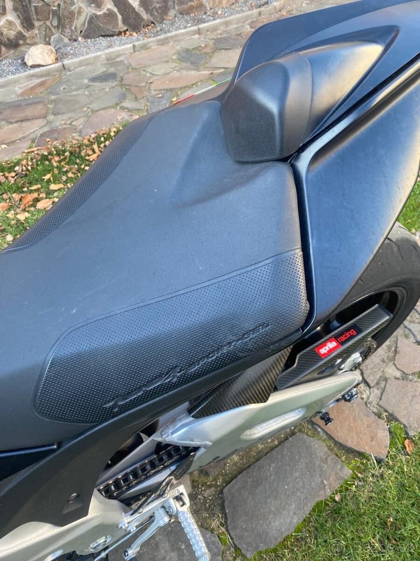 APRILIA TUONO V4 RSV4