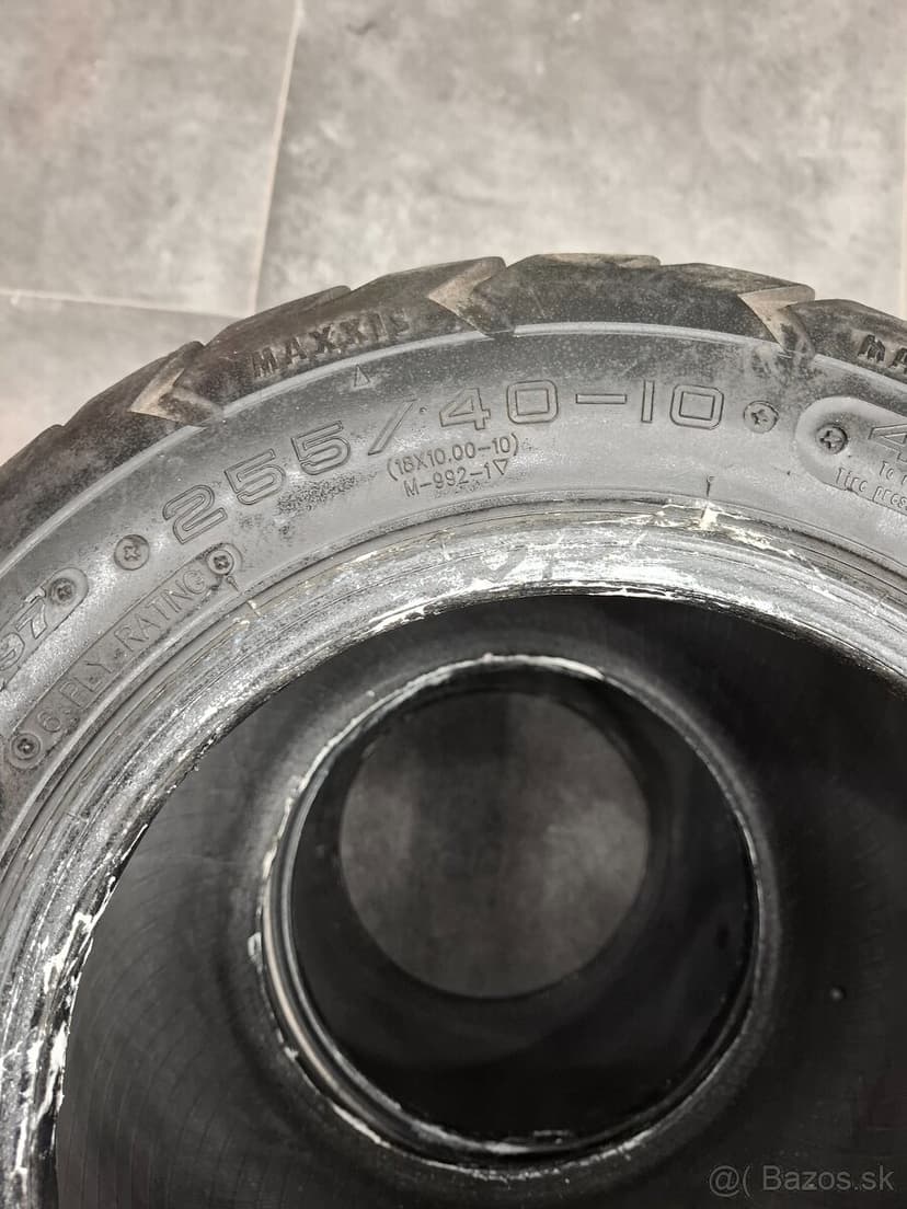 Maxxis spearz 255/40-10 22 10 10