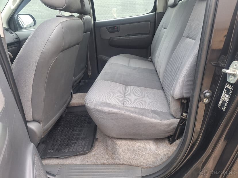 TOYOTA HILUX 2,5 DIESEL 4X4 UZÁVIERKU MA