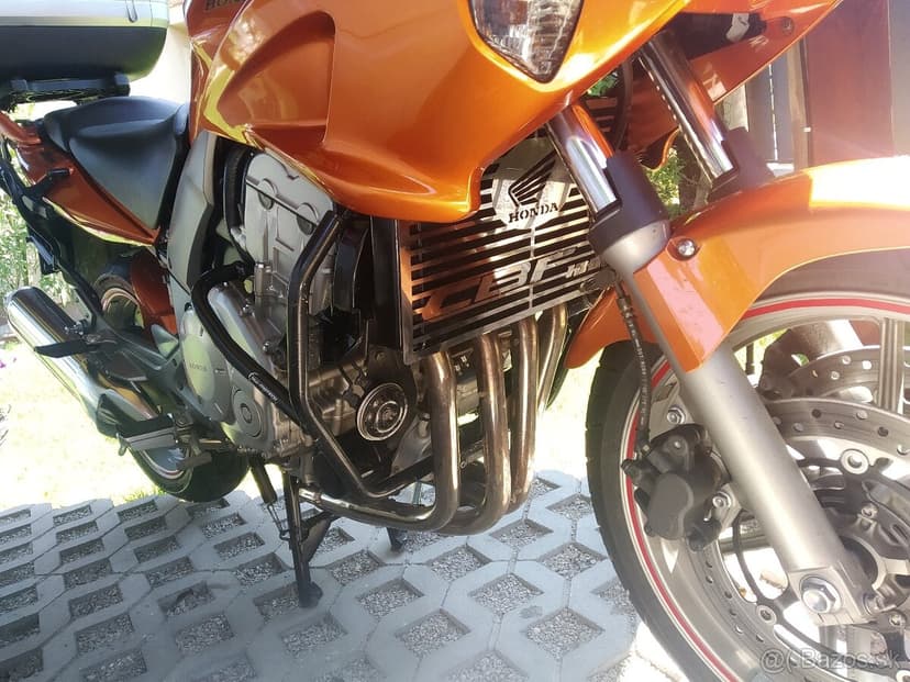 Kryt chladiče cestovné