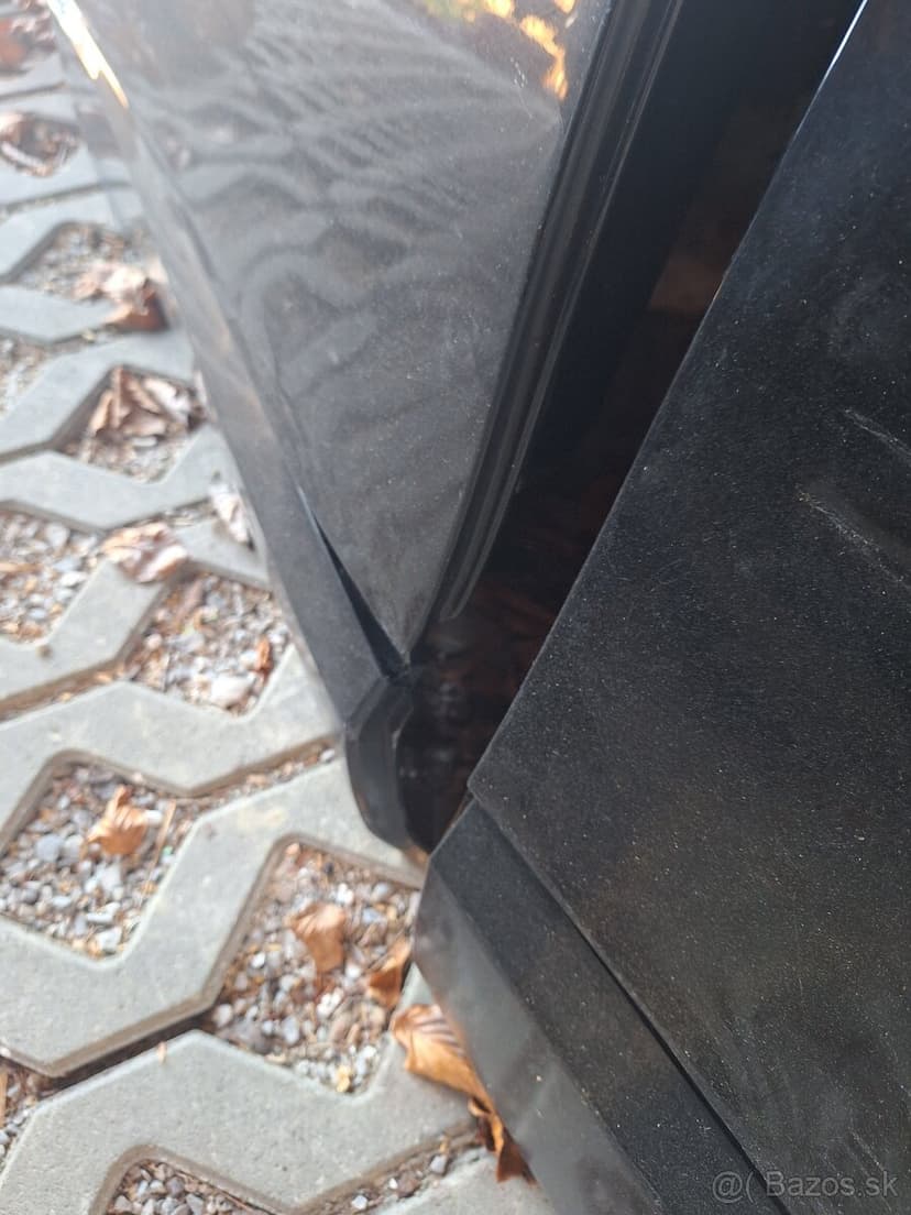 Predám dvere na JEEP CHEROKEE