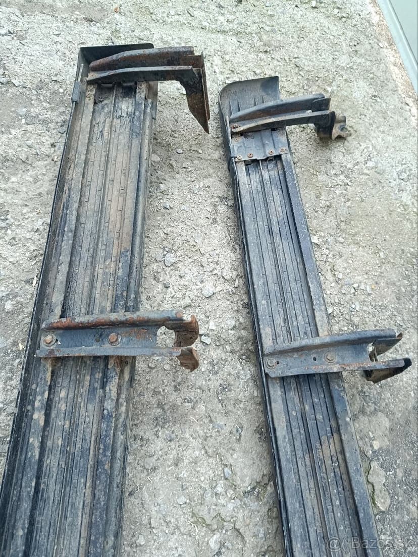 Toyota Land Cruiser J100 bocne naslapy