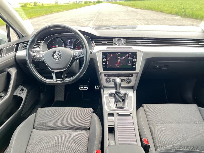 VW Passat 2.0TDI DSG 2019 - navi, nová STK a rozvody